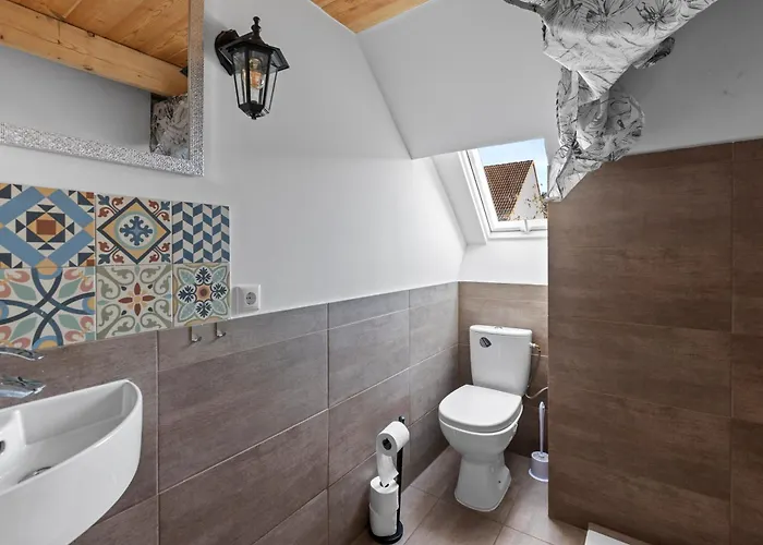 شقة Sabina Mounteurwohnung Dachboden I 55 Zoll Tv I Schlafcouch Mit 20cm Matraze 2 Weitere Schlafplaetze I Kueche I Bad